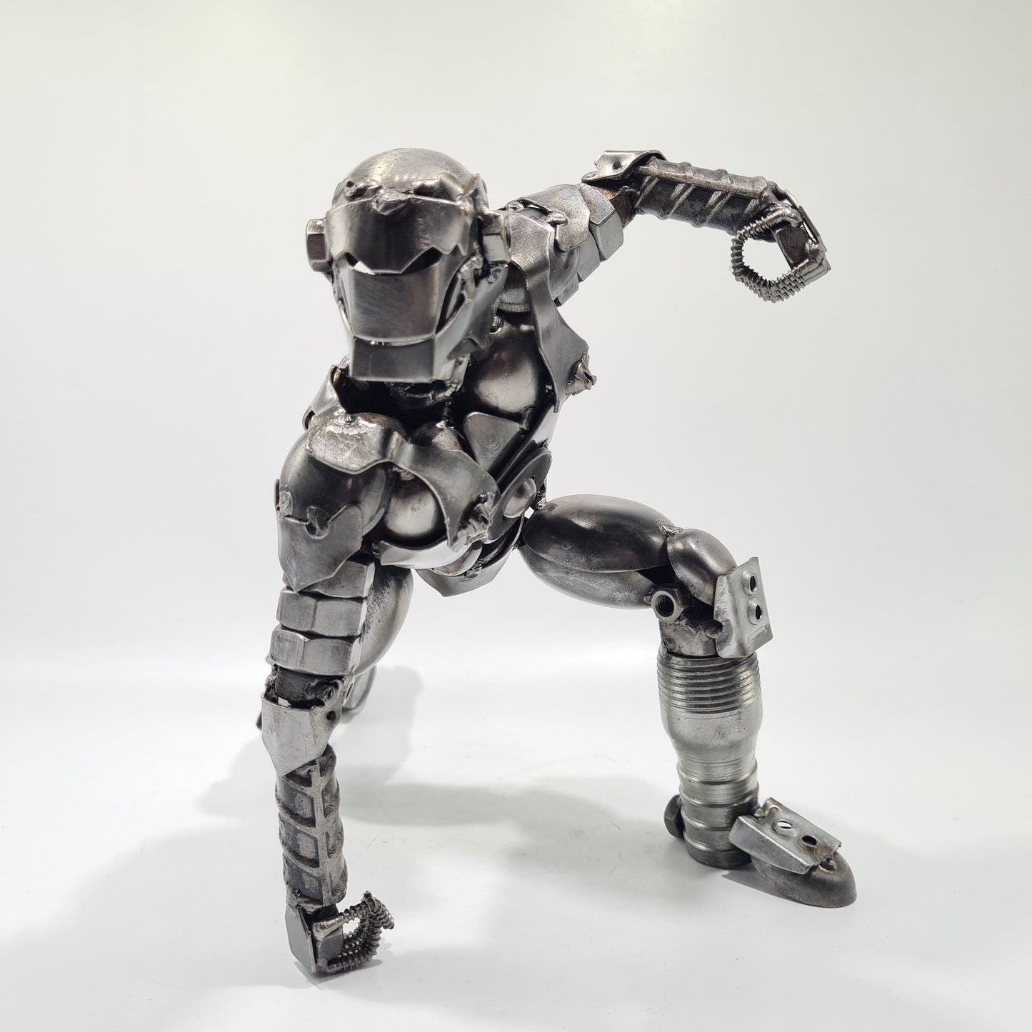 Iron Man Figur Landepose