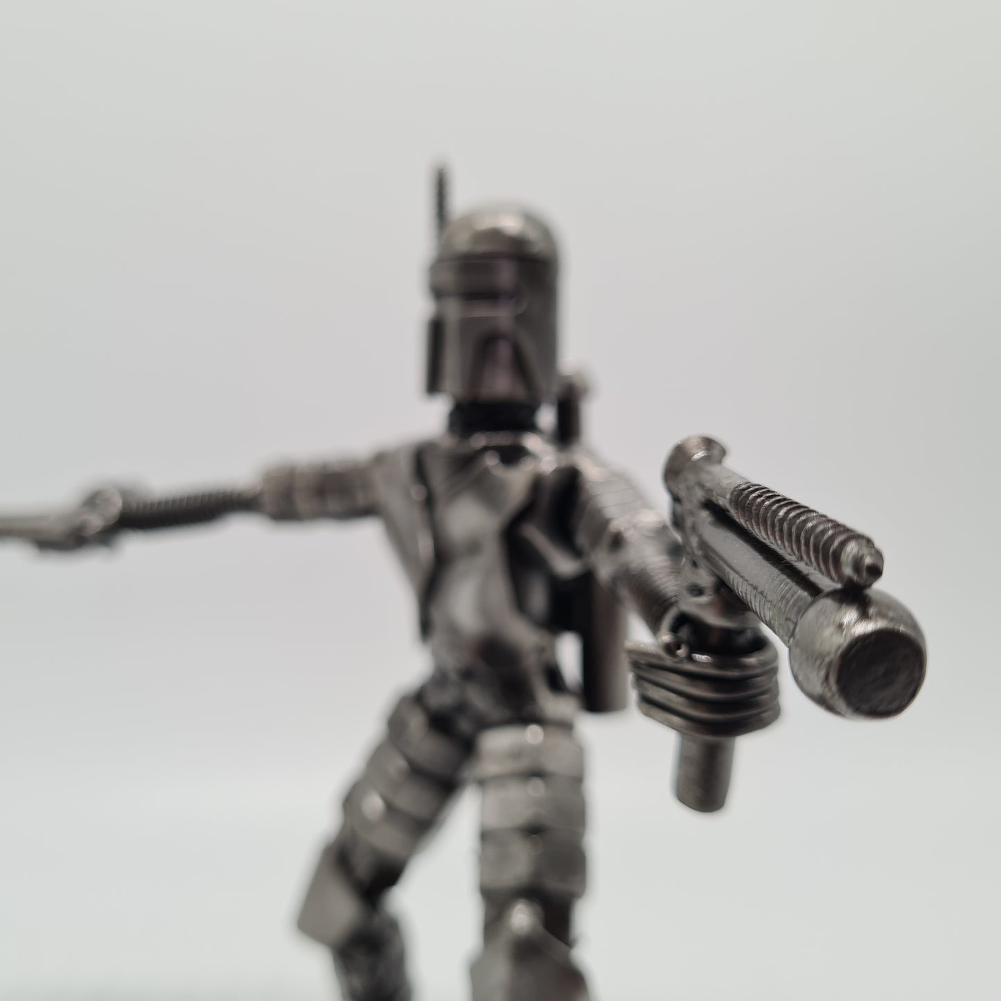 Jango Fett Figur stehend mit Waffe